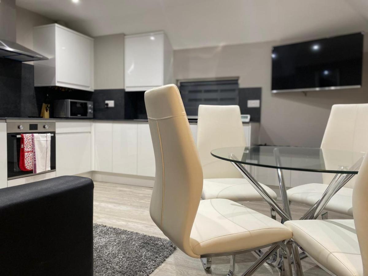 Amazing Central High Street Self Contained Apartments By Syl 왓퍼드 외부 사진