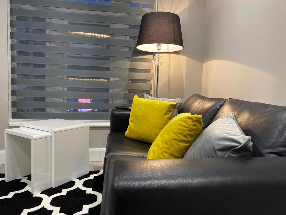 Amazing Central High Street Self Contained Apartments By Syl 왓퍼드 외부 사진